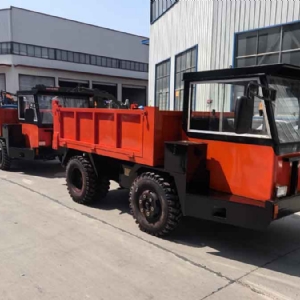 隨車挖運(yùn)輸車